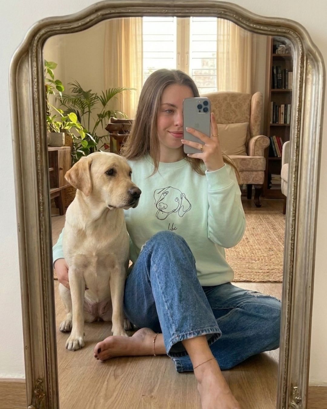 One-line pet portrait sweatshirt detail